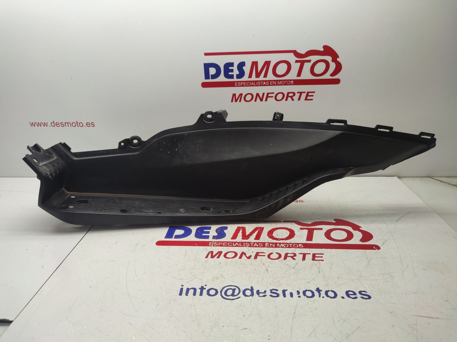 Piso lado izquierdo HONDA FORZA 125 2017