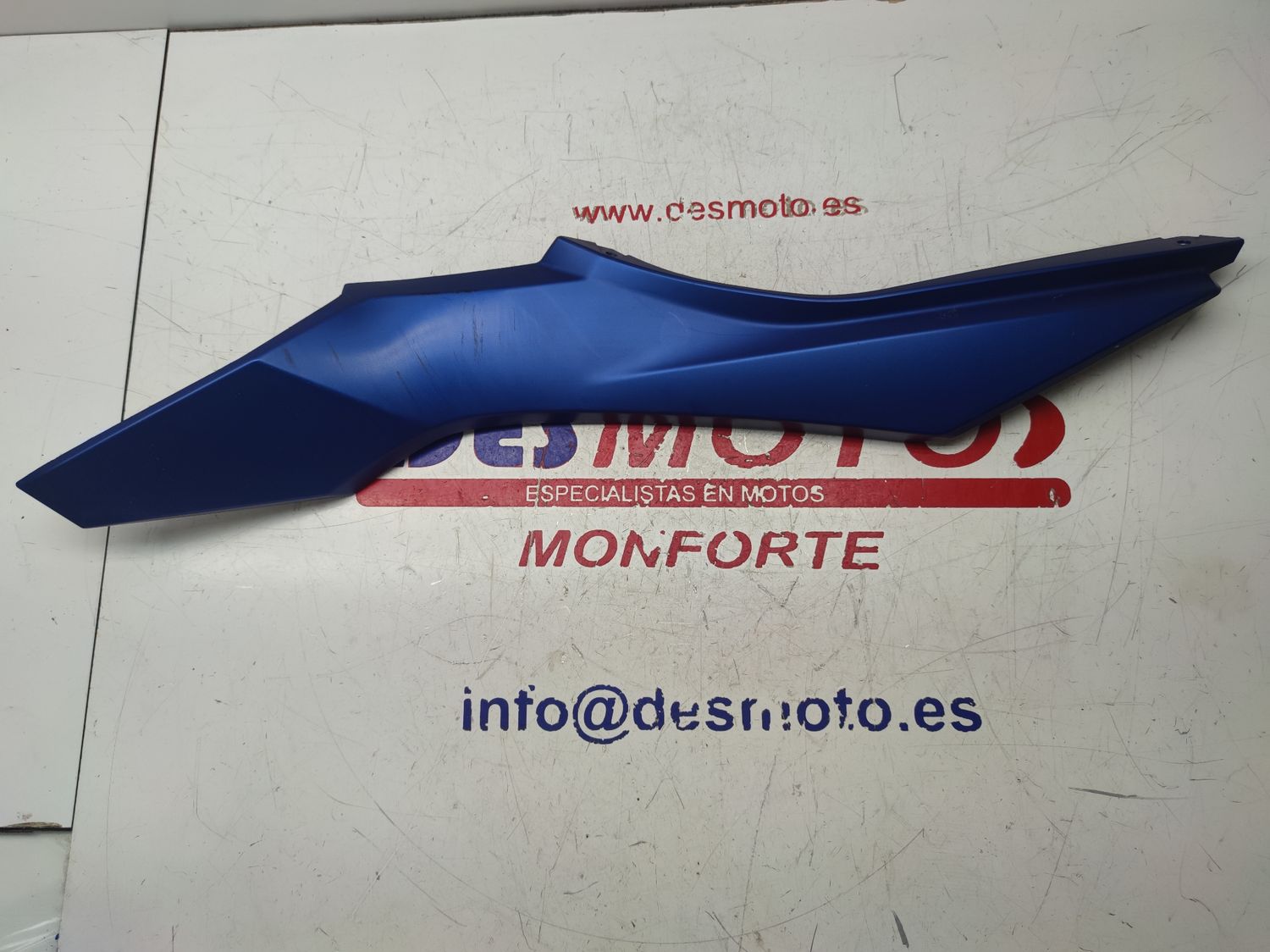 Lateral izquierdo debajo de asiento (ver imágenes) HONDA FORZA 125 2017