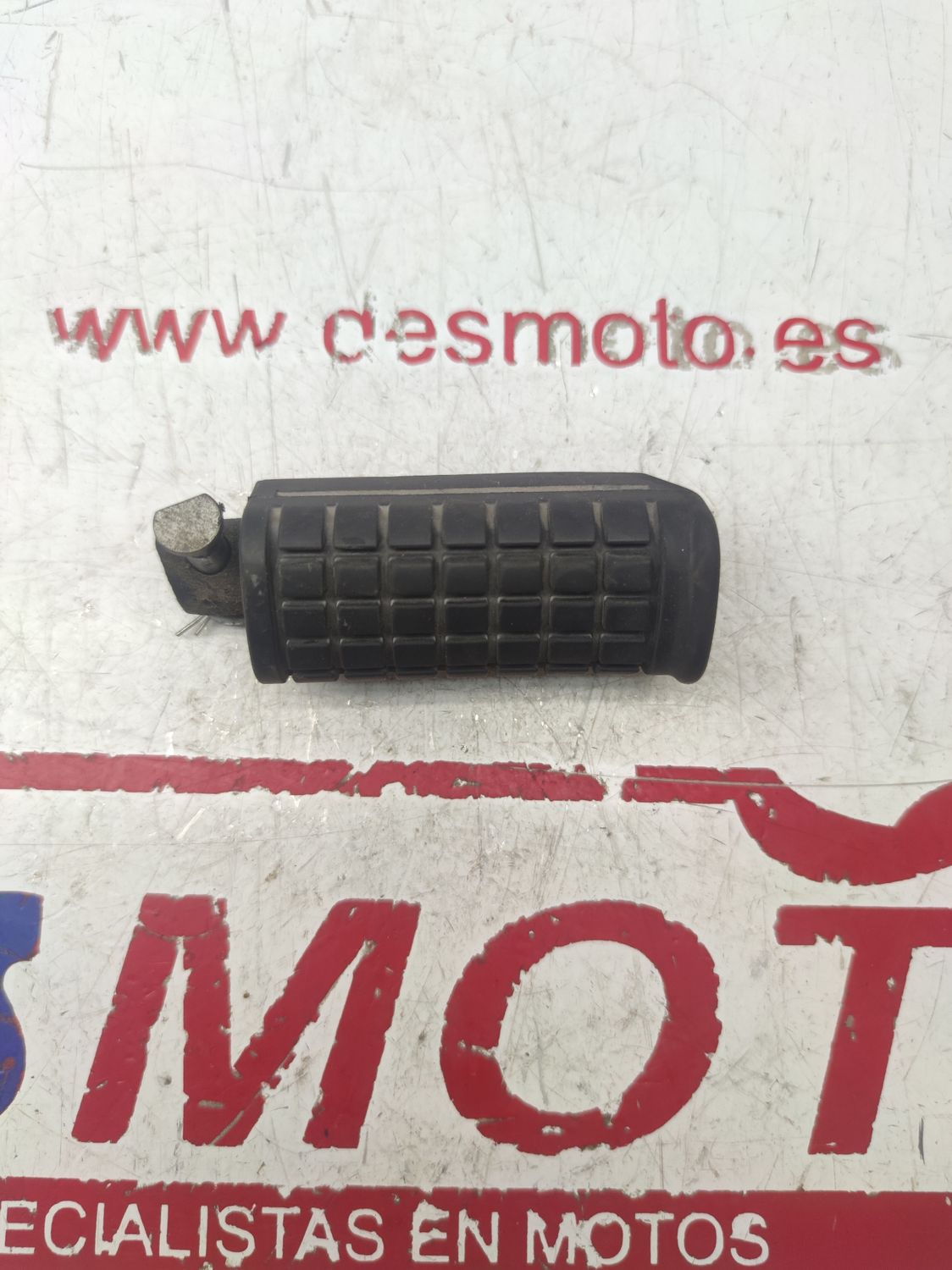 Posapié delantero derecho HONDA CB125F 2019