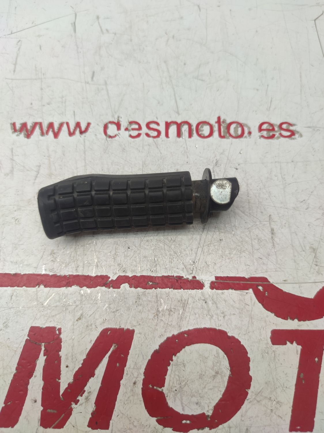 Posapié trasero izquierdo HONDA CB125F 2019