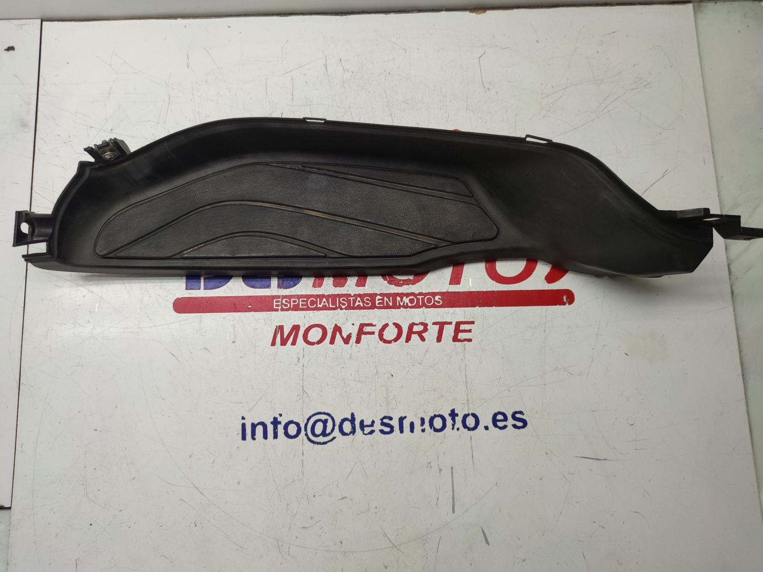 Pisadera izquierda YAMAHA X CITY 125 AÑO 2010