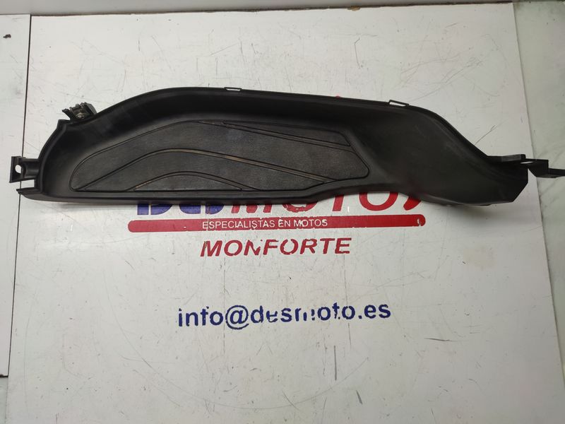 Pisadera izquierda YAMAHA X CITY 125 AÑO 2010