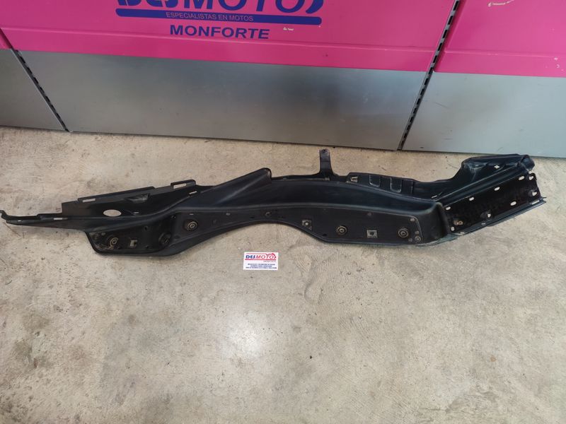 Piso derecho SUZUKI BURGMAN 400 2007