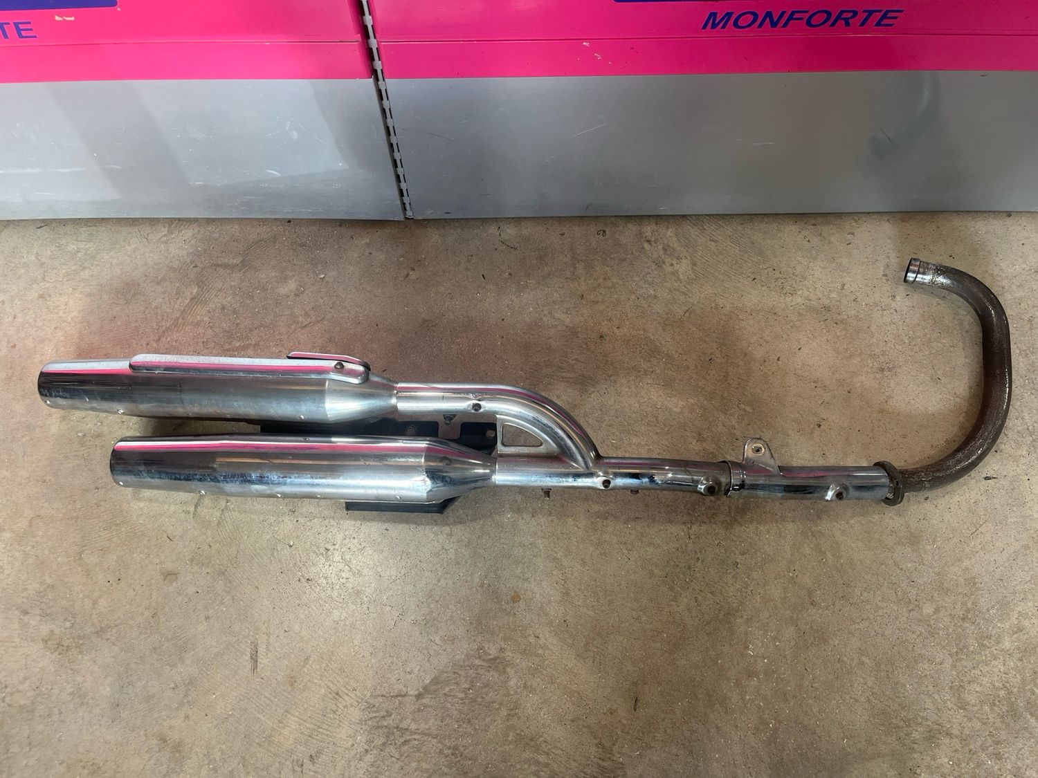 Tubo de escape DAELIM DAYSTAR 125 CARBURACIÓN