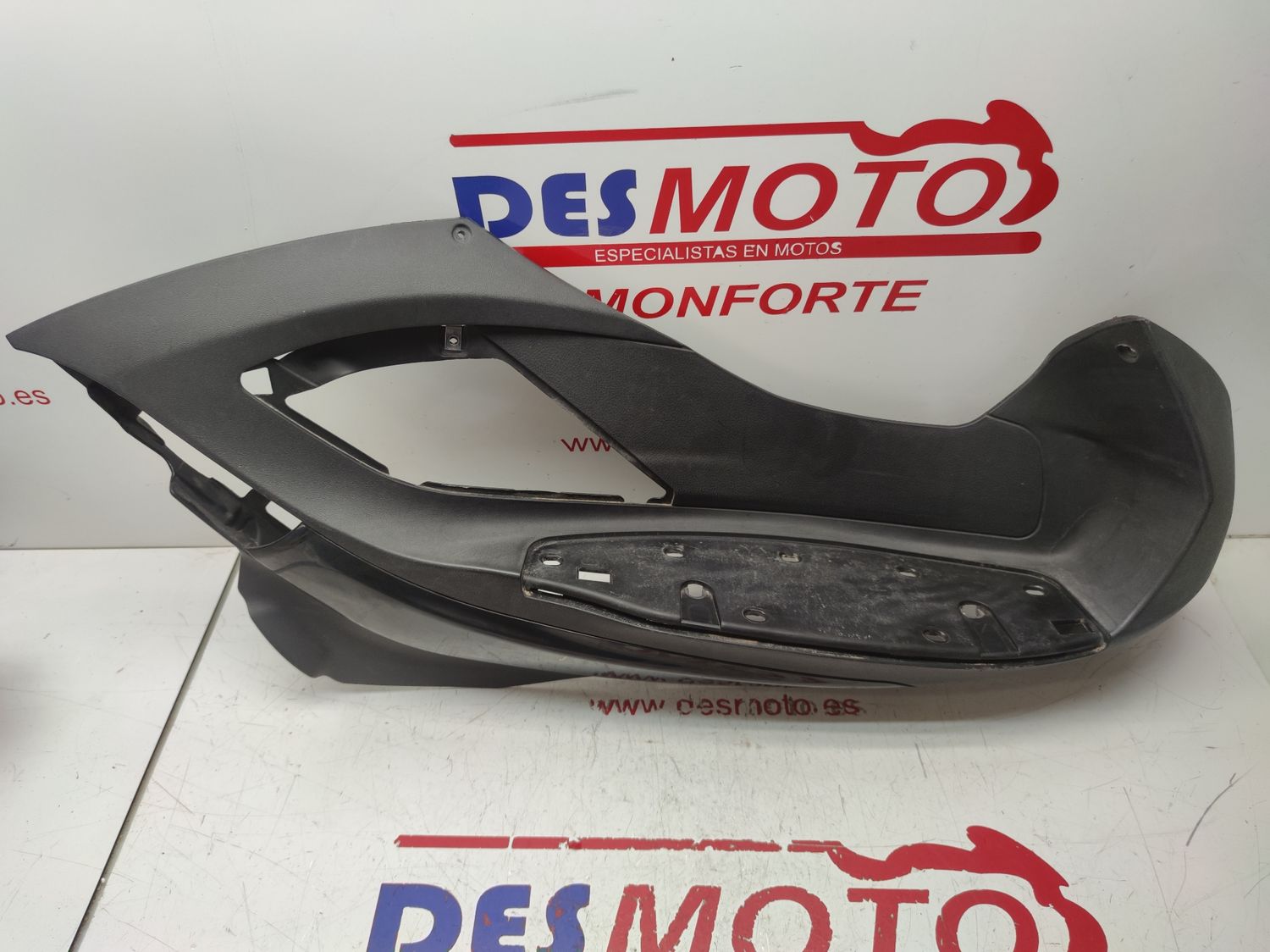 Suelo izquierdo PIAGGIO BEVERLY 125 2013-2016
