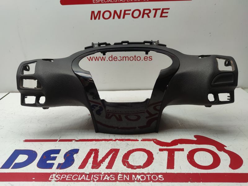 Tapa trasera manillar y embellecedor cuenta kilómetros PIAGGIO BEVERLY 125 2013-2016
