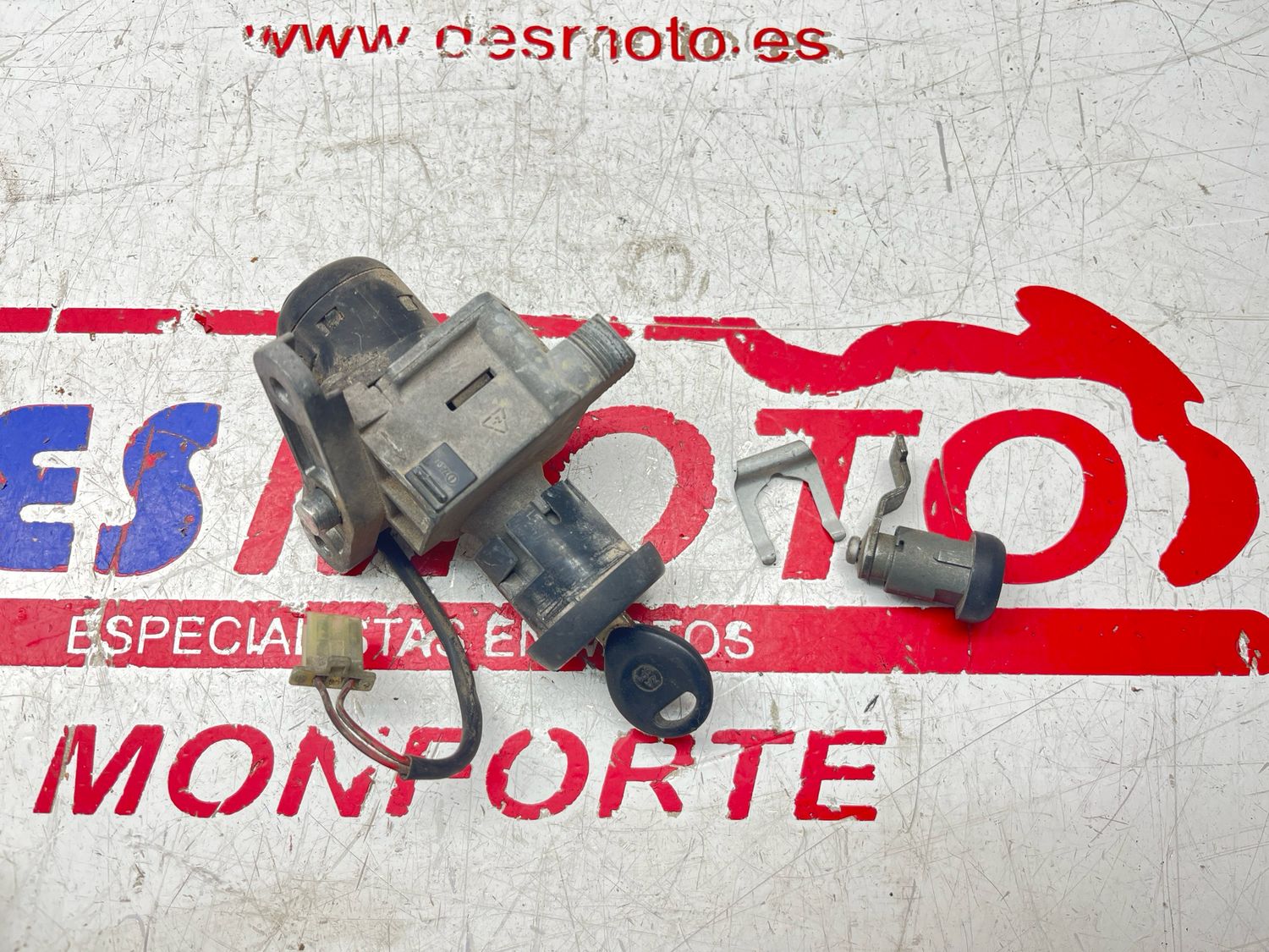 Juego de cerraduras con llave HONDA DYLAN 125 2002-2006