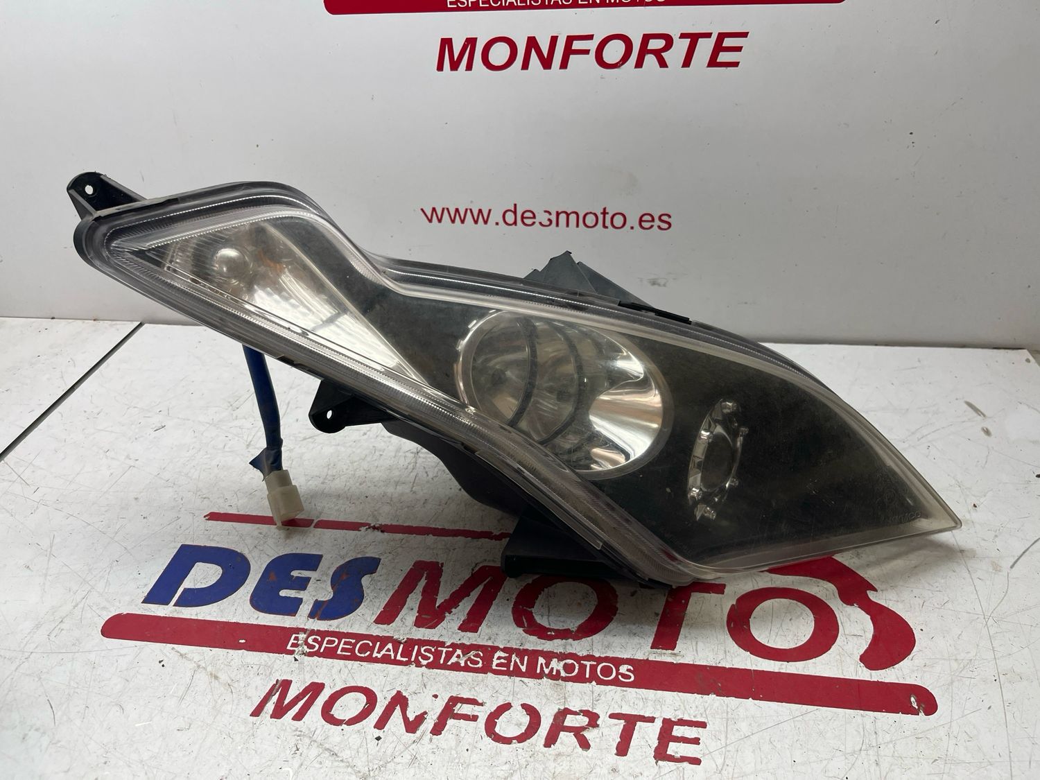 Faro derecho (ver imagenes) KYMCO SUPERDINK 125 2009-2015