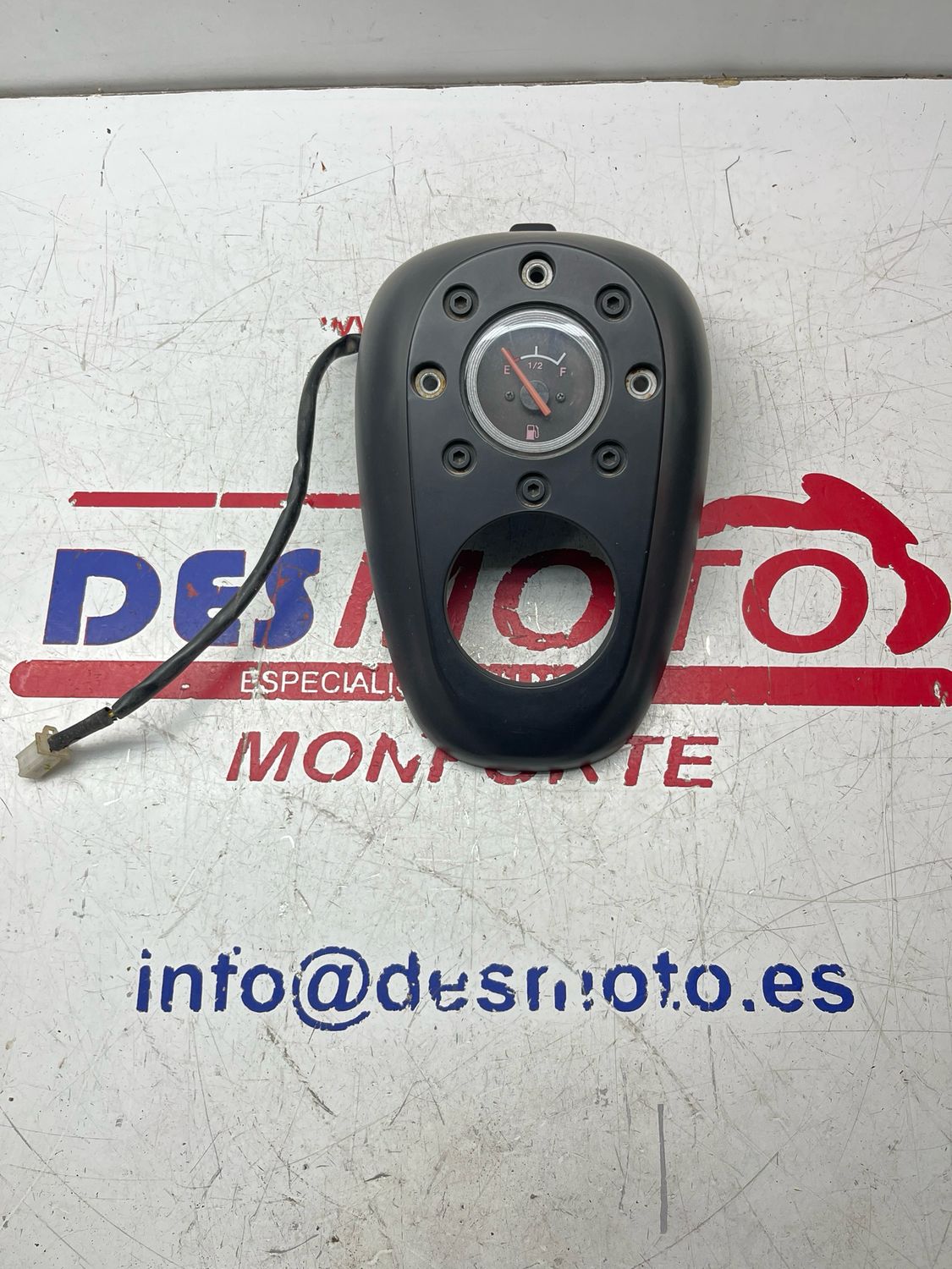 Embellecedor deposito gasolina DAELIM DAYSTAR 125 INYECCIÓN