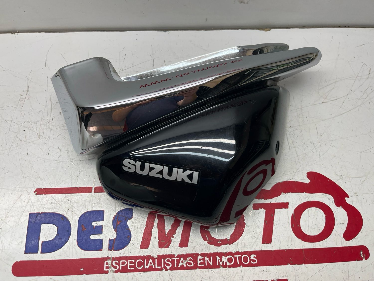 Tapa derecha SUZUKI INTRUDER 125/250
