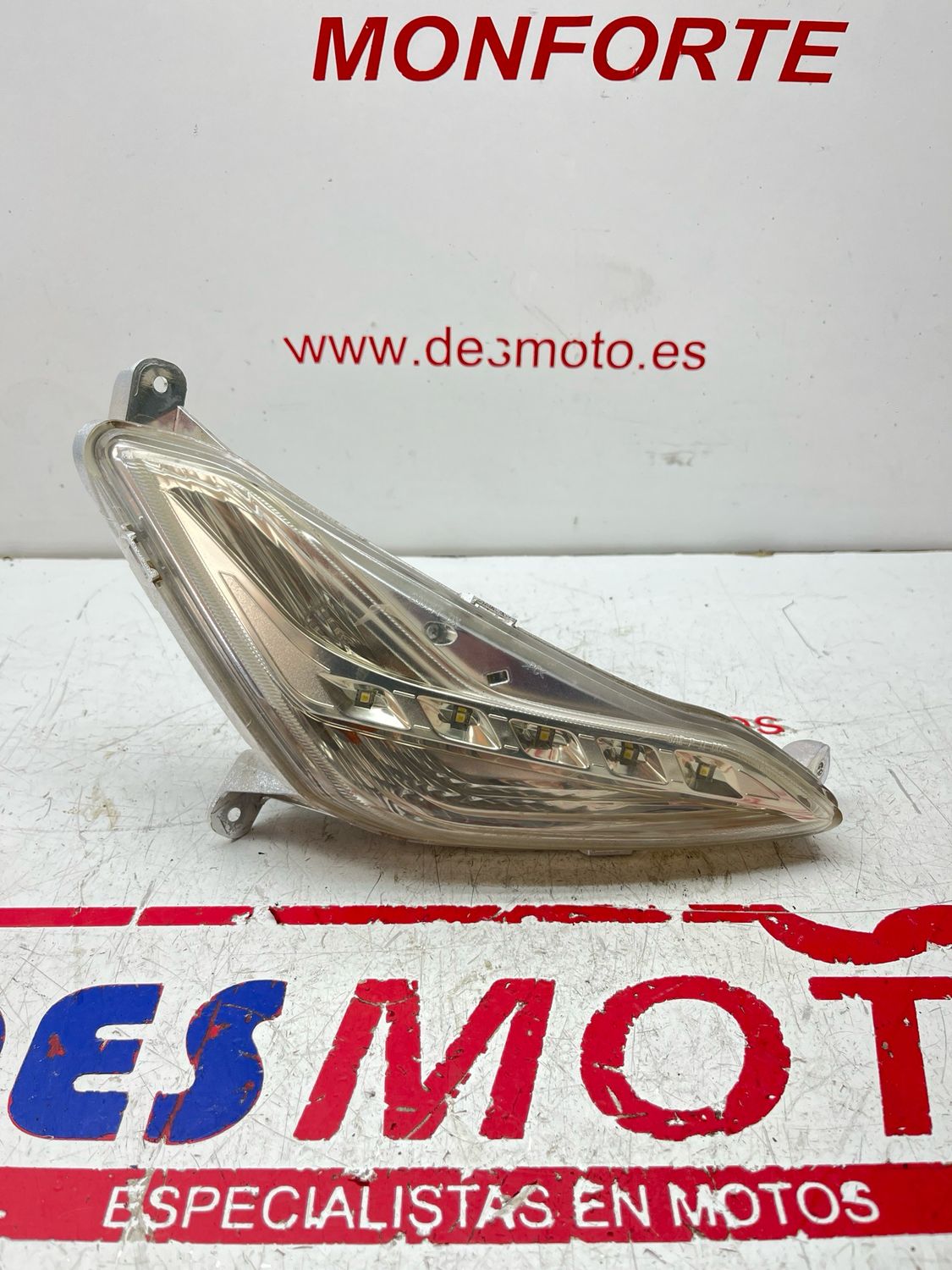 Intermitente delantero derecho PIAGGIO BEVERLY 125 2013-2016