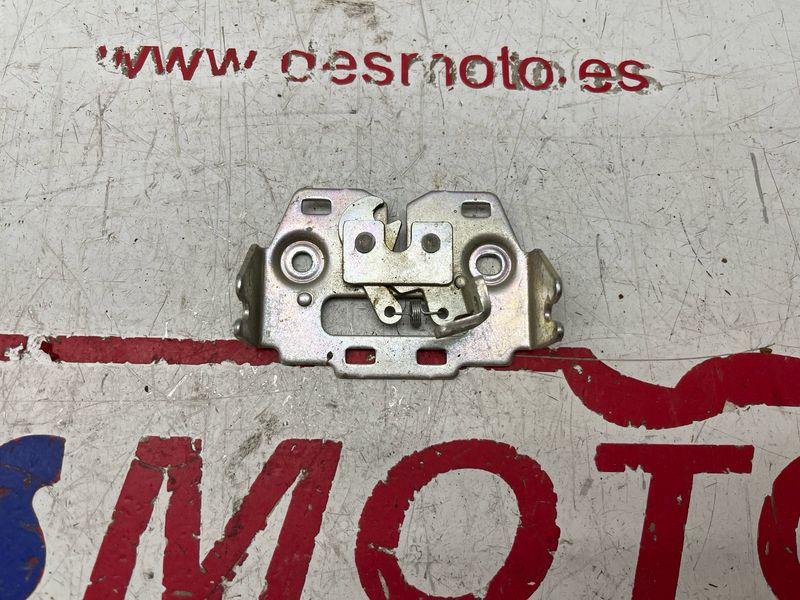 Cierre asiento HONDA PCX 125 2024