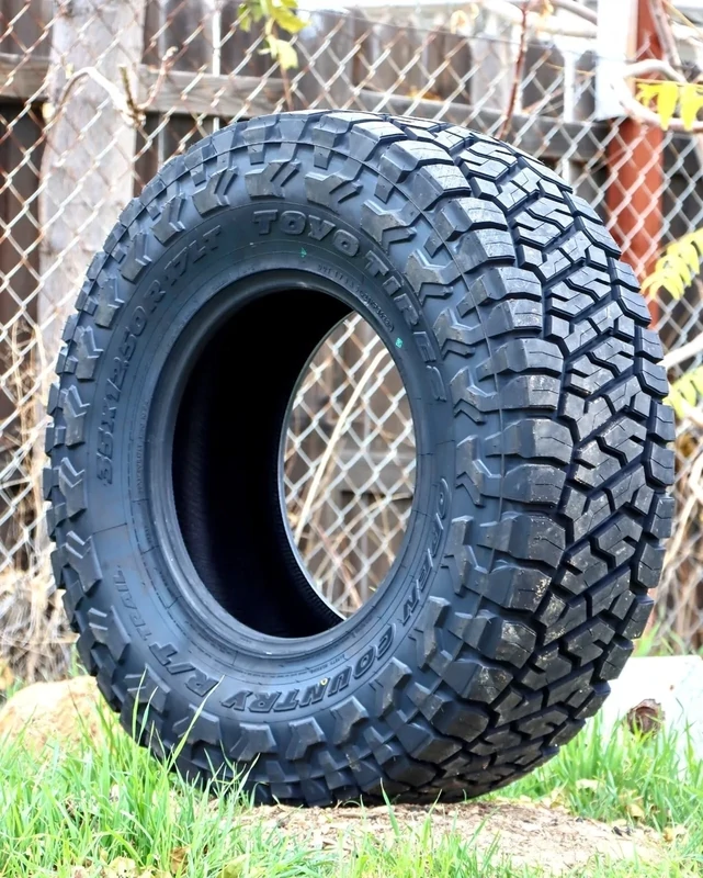 Toyo Open Country R/T Trail LT275-70-17 Tire