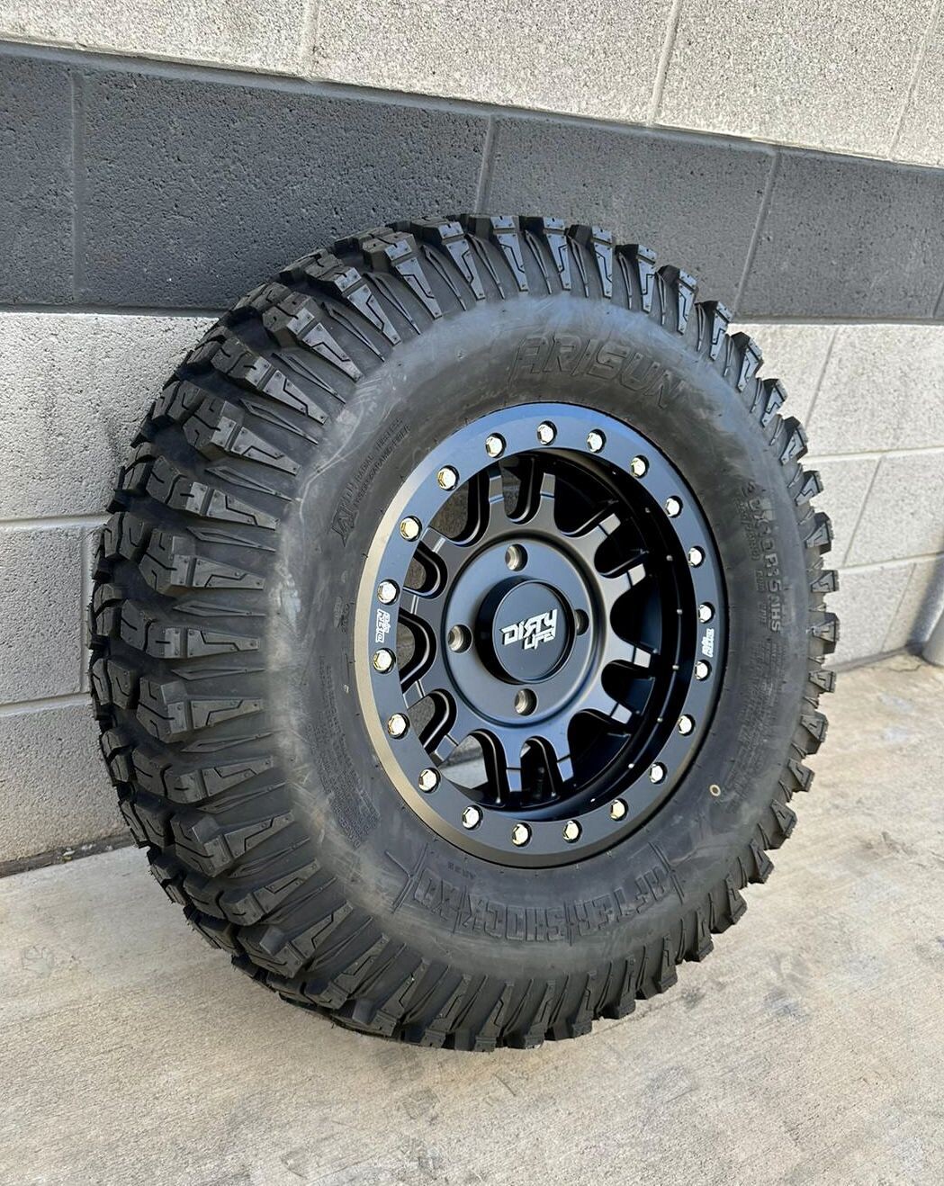 Dirty life beadlock 15X7 4x137 4+3 Black With Gold Bolts Wheels & 32x10-15 Arisun After Shock XD Tires (FREE Mounted)