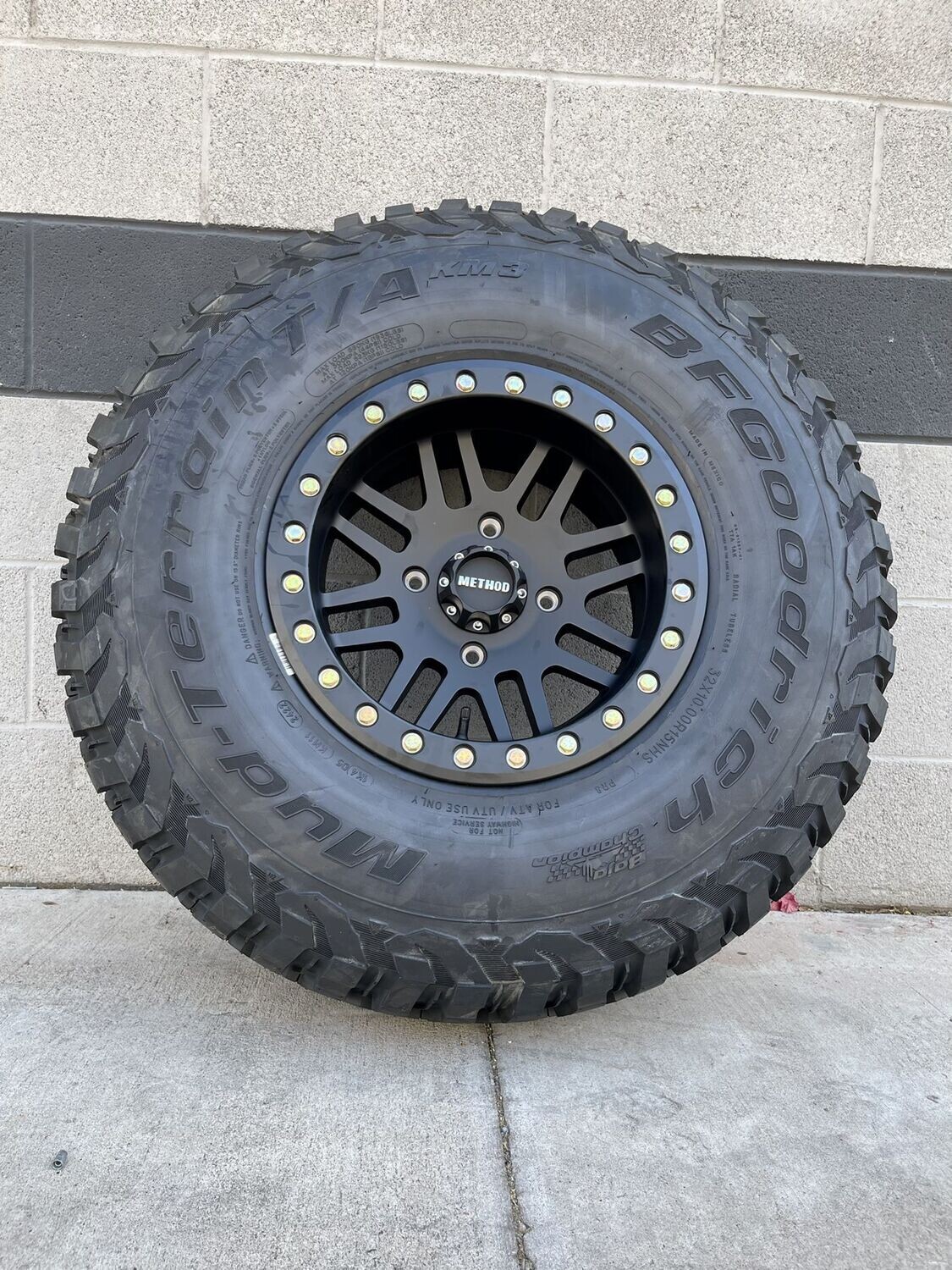 Method 15X7 4x156 Beadlock  Wheels &  30x10-15 BF Goodrich KM3 Tires (FREE Mounted