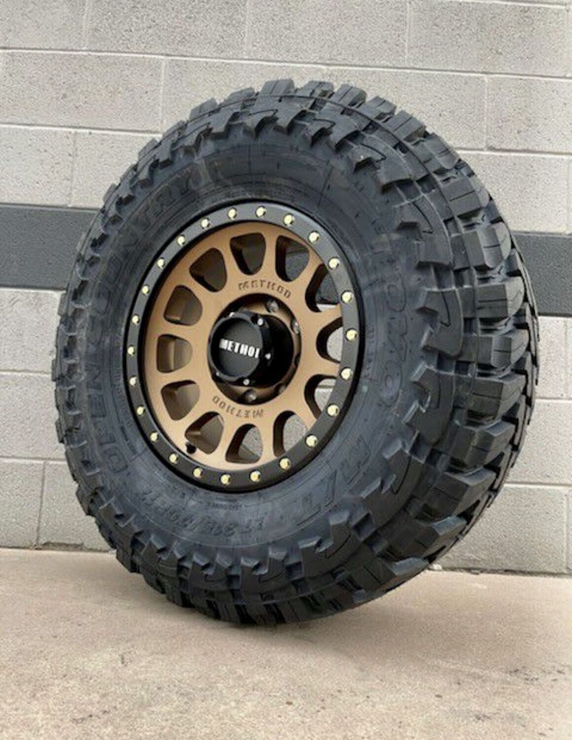 Wheel & Tire Method mr305 18x9  6x139.7 Bronze Wheels & 35x12.50-18 TOYO M/T  Tires