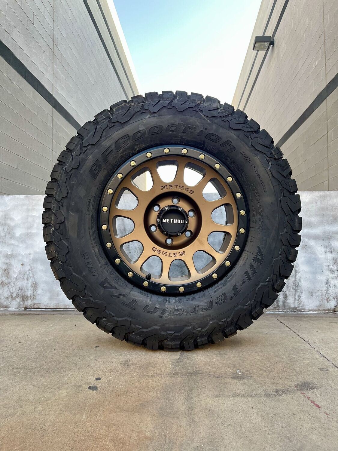 4 Wheel & Tire Method Race 17x8.5 5x5 Wheels &  285-70-17 BF Goodrich KO2  Tires