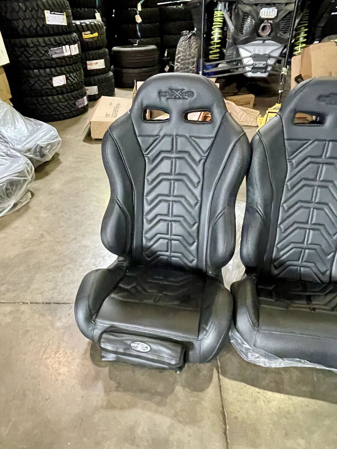 Triple X -2.0 Front Bucket Seats Black Carbon/Black Trim 22-Up