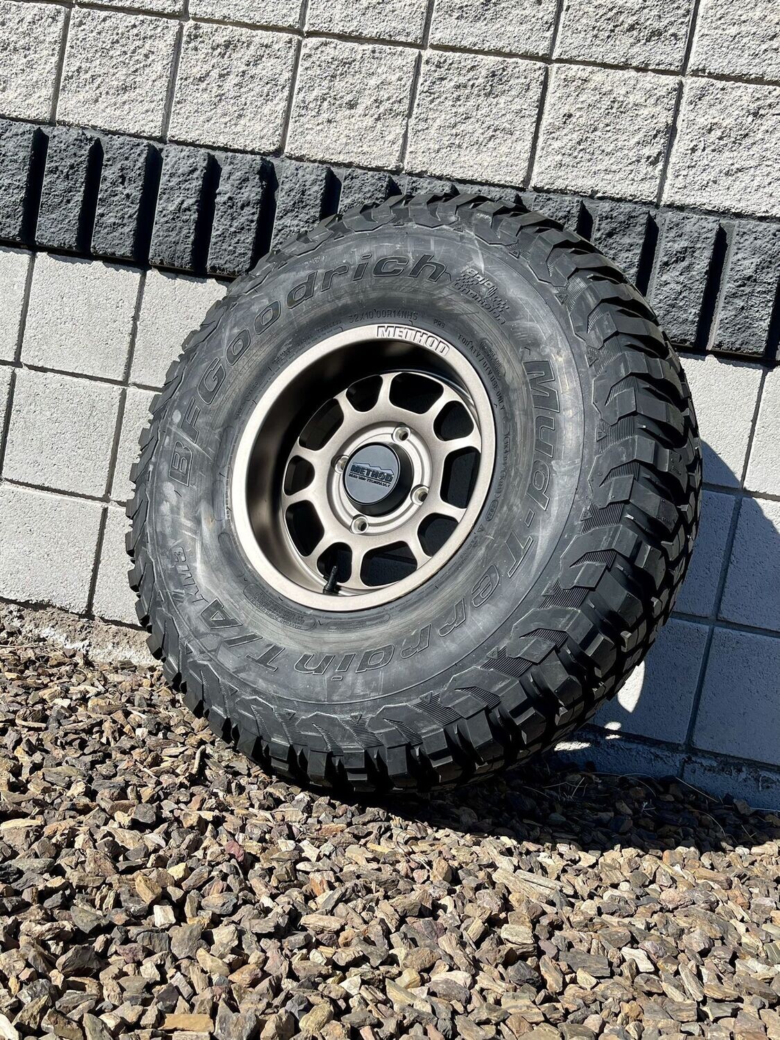 Method MR409 14X7 4x137 4+3 Bead Grip Wheels & 32x10-15 BF Goodrich KM3 32X10-14 Tires