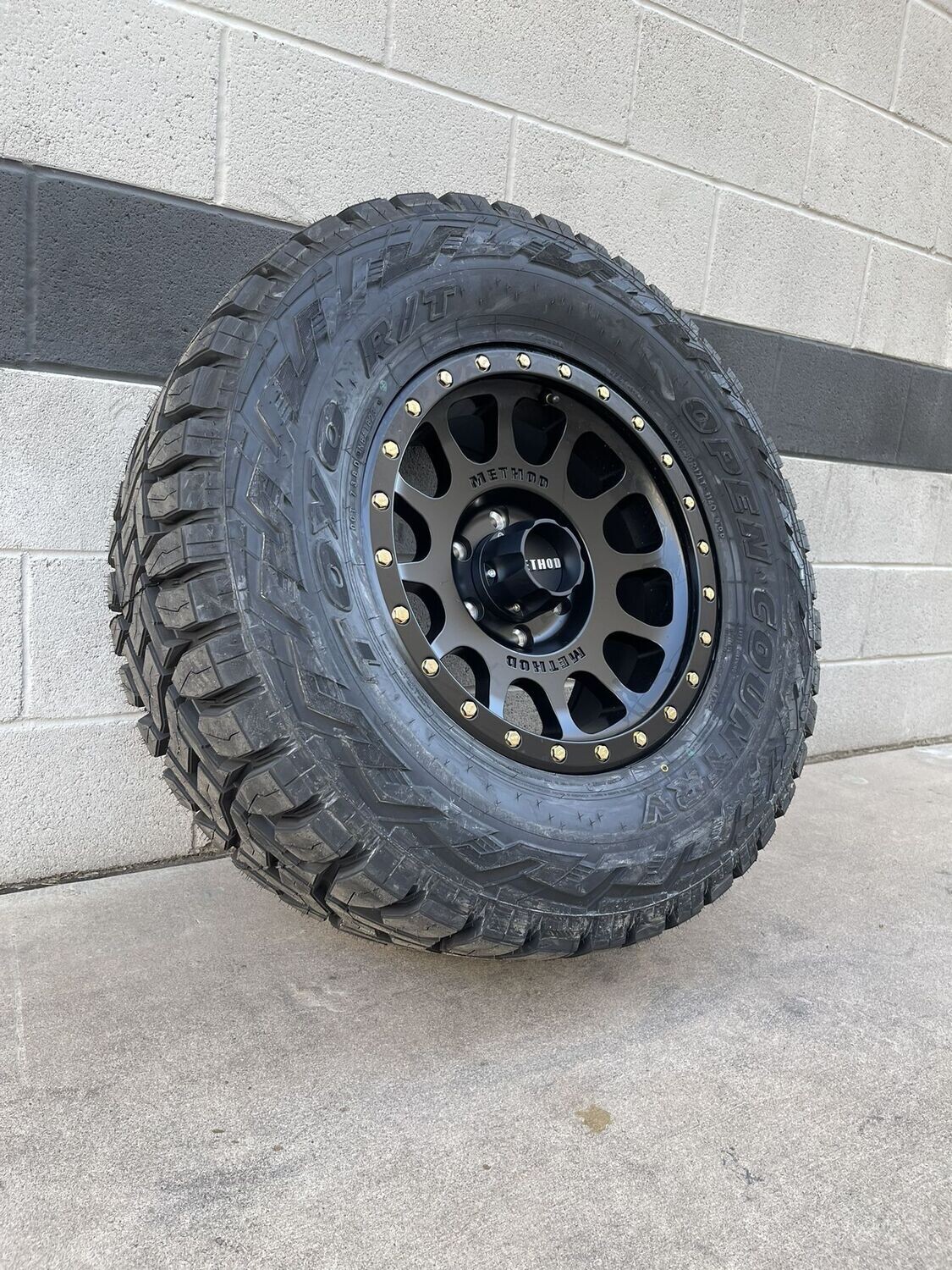 Wheel & Tire Method Race MR305 20x10 5X139.7 Matte Black Wheels & 35x12.50R20 Toyo Open Country R/T Trail Tires