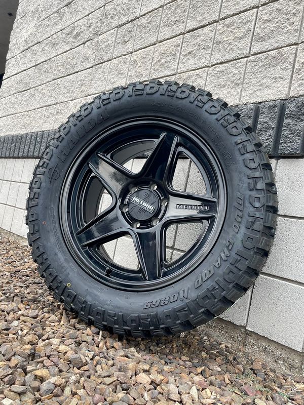 4 Wheel & Tire Method Race MR319 17x8.5 5x5.5 5x139.7 Gloss Black Wheels & 33x12.50-R17 Forceland Rebel Hawk Tires
