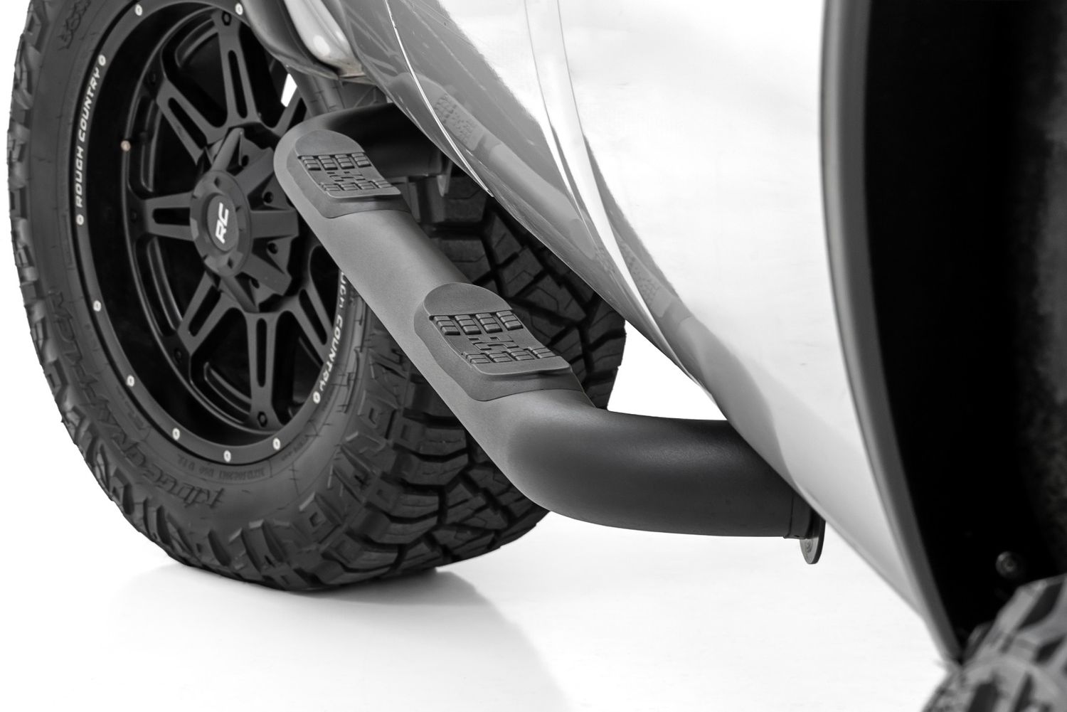 Rough Country Nerf Steps 3-Inch Tube | Crew Cab For Ford F-250/F-350 Super Duty (99-16) Rough Country Nerf Steps 3-Inch Tube | Crew Cab For Ford F-250/F-350 Super Duty (99-16)