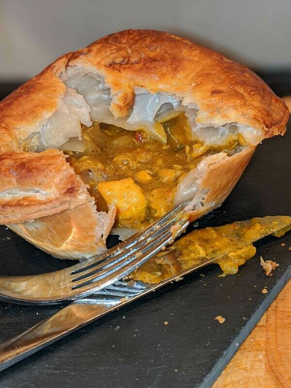 HOMEBAKE 24 Chicken Balti Pies