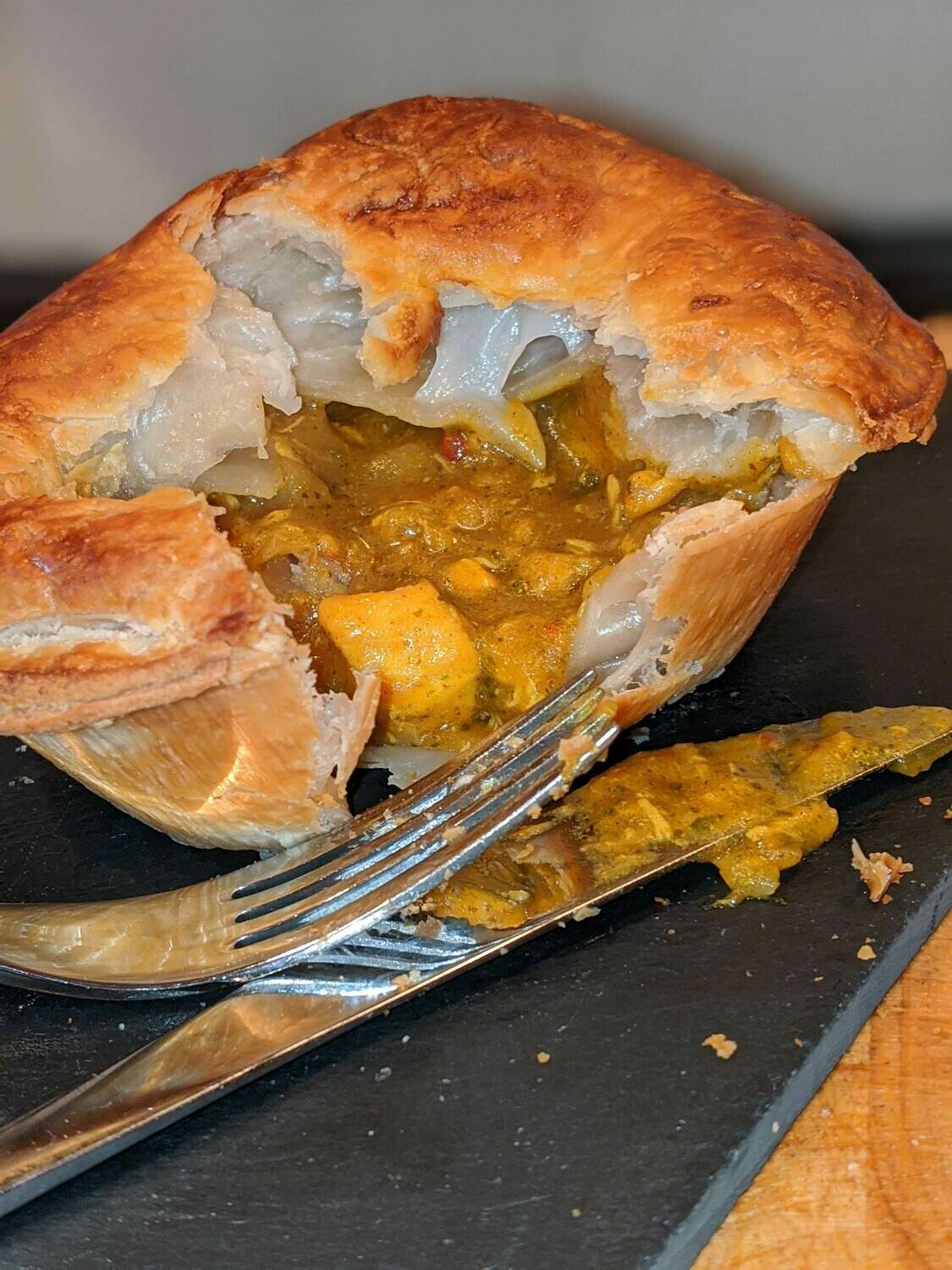 HOMEBAKE 24 Chicken Balti Pies