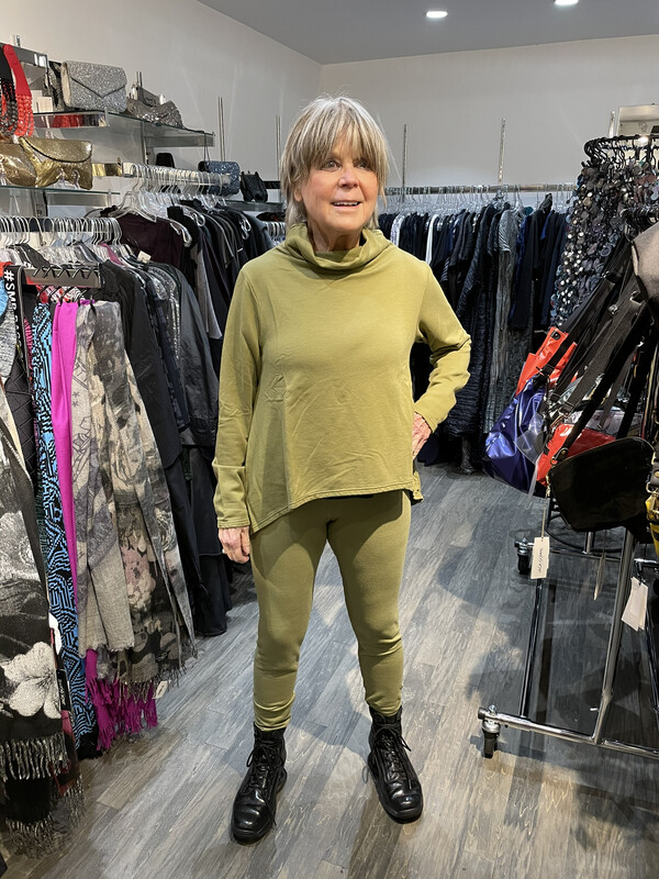 Cutloose Green Mockneck Hi-Lo Sweatshirt Cutloose Green Mockneck Hi-Lo Sweatshirt