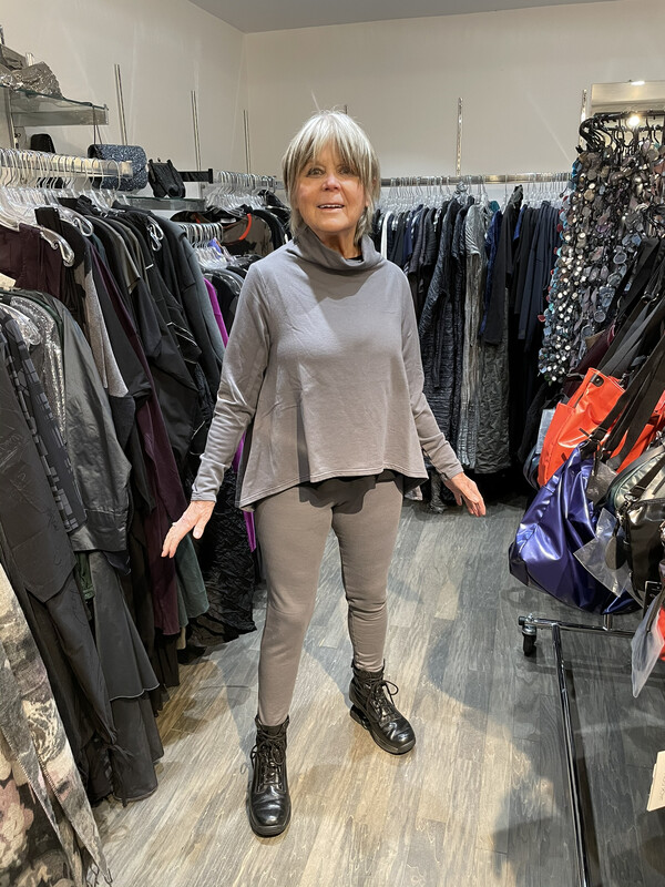 Cutloose Gray Mockneck Hi-Lo Sweatshirt Cutloose Gray Mockneck Hi-Lo Sweatshirt