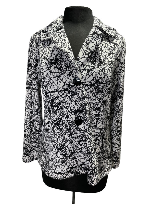 Andria Lieu Maggie Jacket Black/White
Web Print Andria Lieu Maggie Jacket Black/White
Web Print