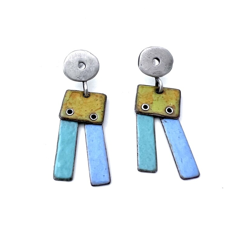 Dancing earrings
