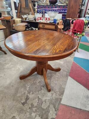 42" Round Oak Pedestal table