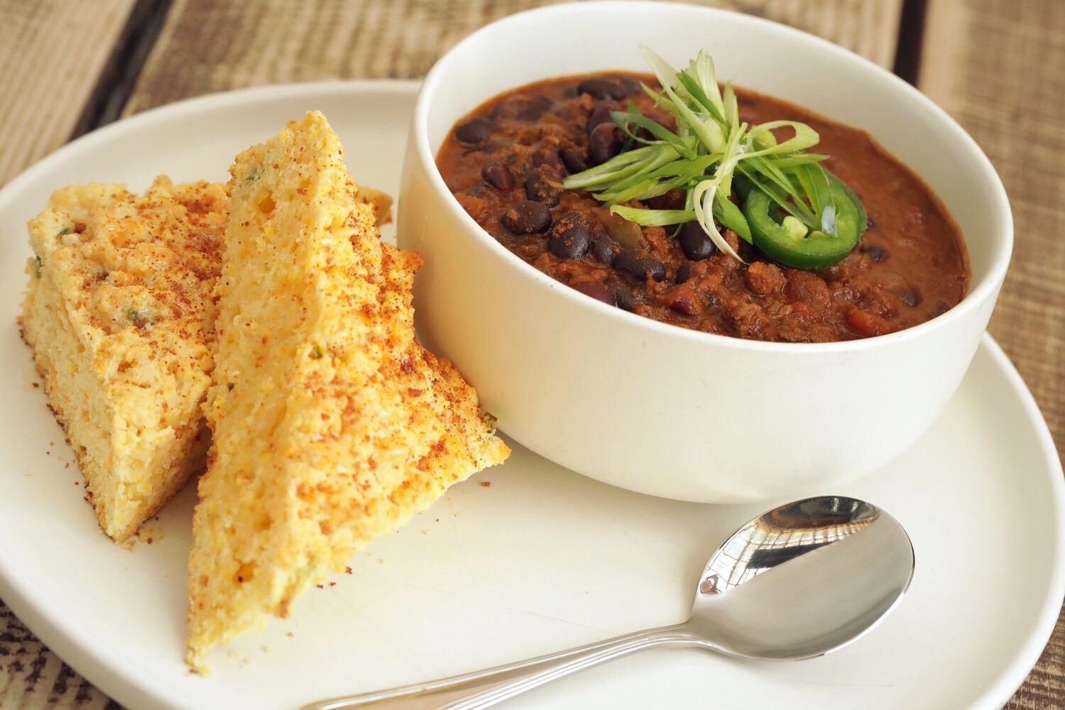 Chili & Cornbread