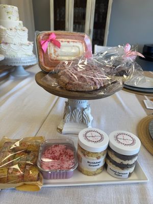 Kupcakes &amp; Co. Dessert Shipping Box