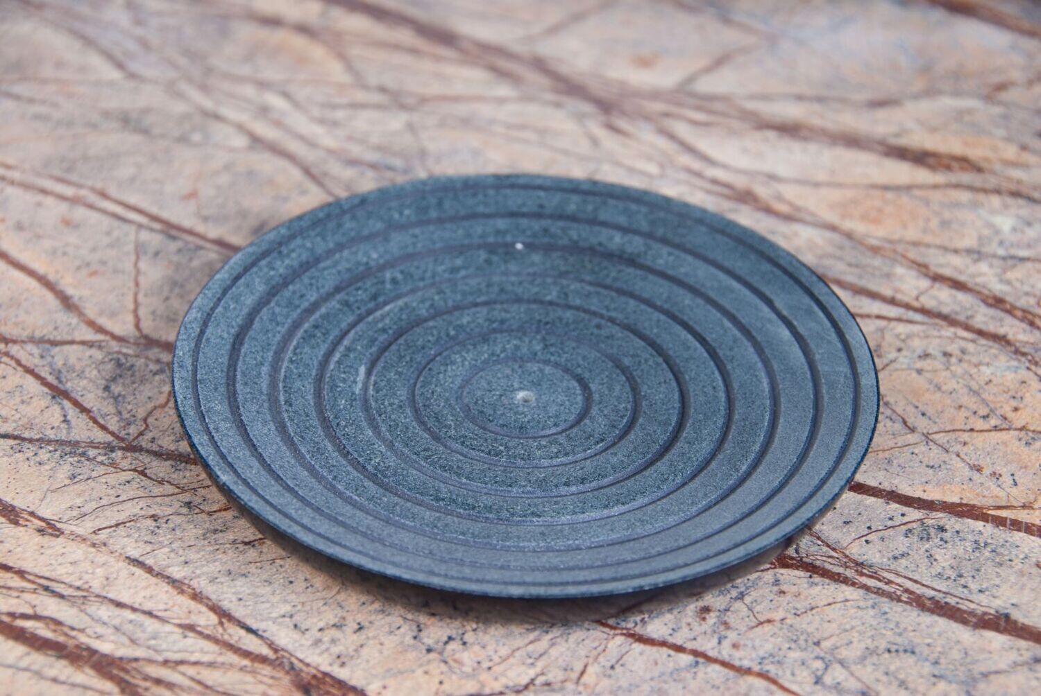Räucherstäbchenhalter Circle aus Speckstein