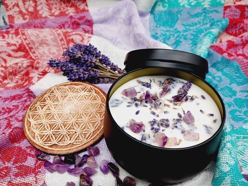 Aroma- Duftkerze Lavendel mit Amethyststücken
