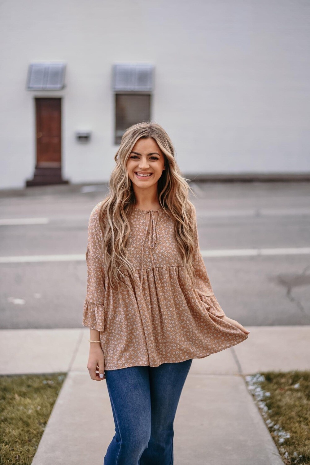 WOVEN SAND PRINTED TOP