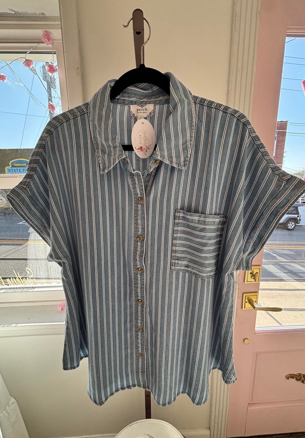 CURVY CHAMBRAY BUTTON TOP