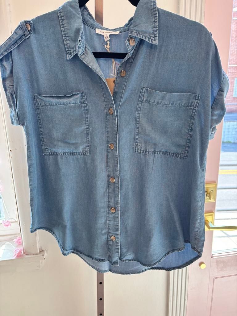 CHAMBRAY BUTTON TOP