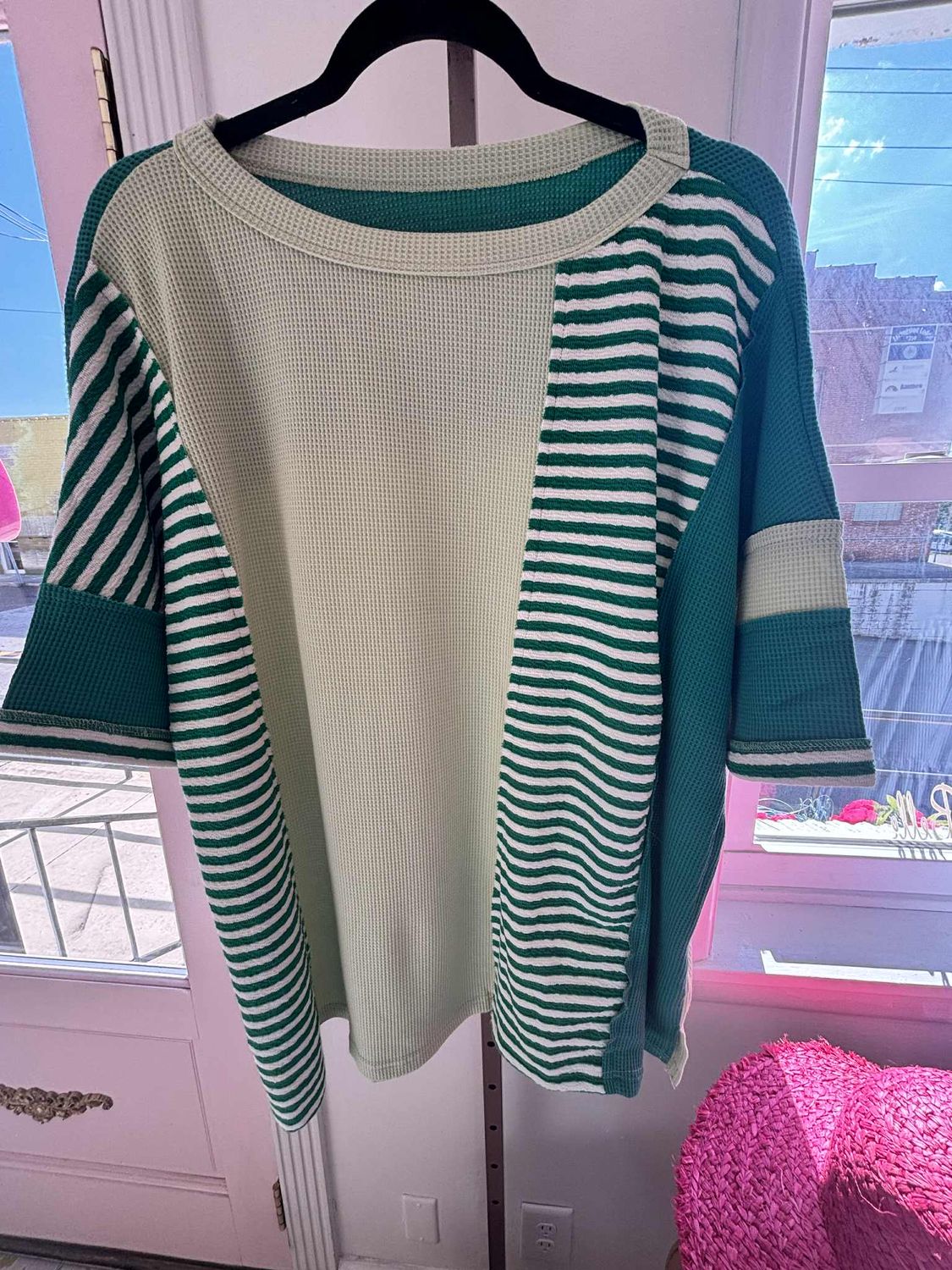 CURVY GREEN COLOR-BLOCK TOP