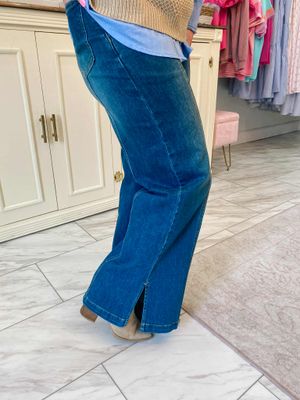 HIGH-RISE WIDE DENIM JEANS