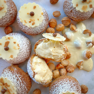 CHRISTMAS cream puff: MACADAMIA