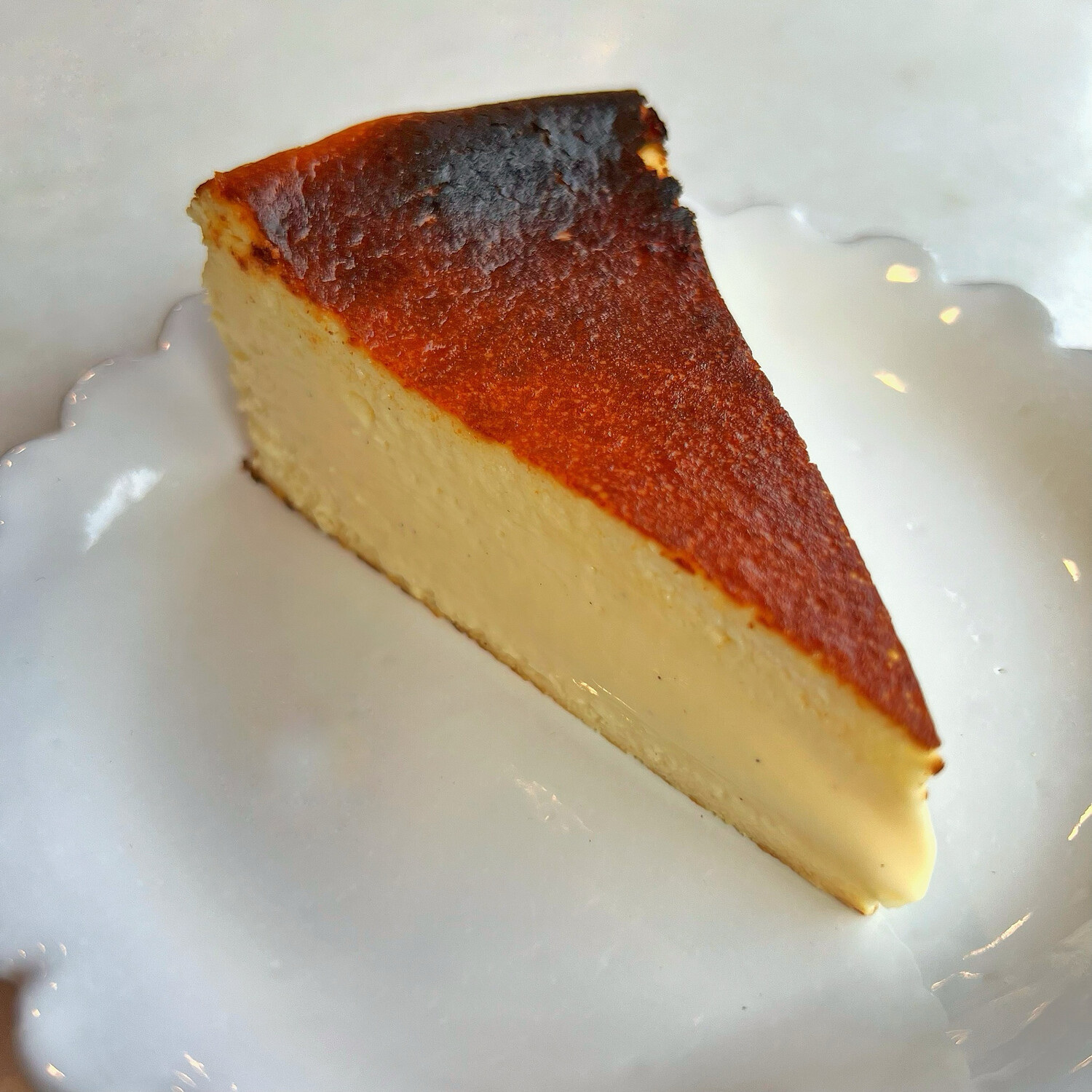 basque cheesecake, slice