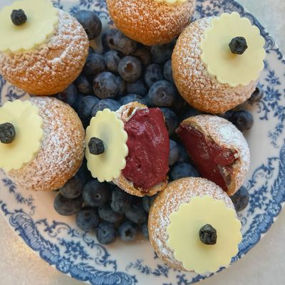 MEMORIAL cream puff: BLUEBERRY