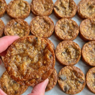 oatmeal raisin cookie