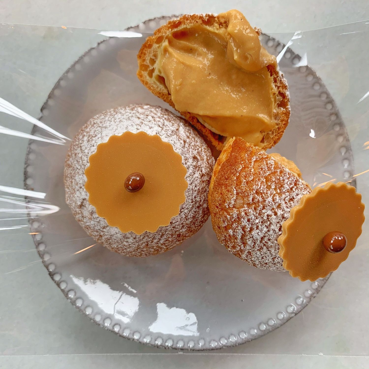 CHRISTMAS cream puff: CARAMEL