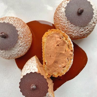 CHRISTMAS cream puff: CHOCOLATE