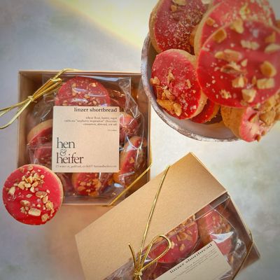 CHRISTMAS linzer shortbread, gift box