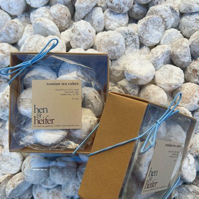 CHRISTMAS russian tea cakes, gift box